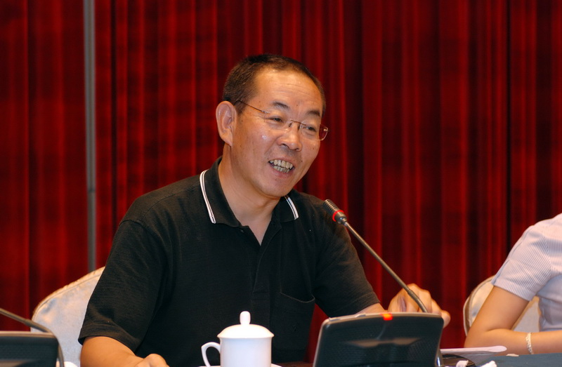 甘肃省酒管局局长、省葡萄酒协会副会长兼秘书长陈浦在开班仪式上讲话