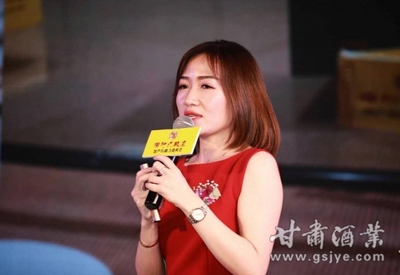 【2=甘肃滨河集团总经理许文亮女士在答谢会上致欢迎辞.jpg 【2=甘肃滨河集团总经理许文亮女士在答谢会上致欢迎辞.jpg