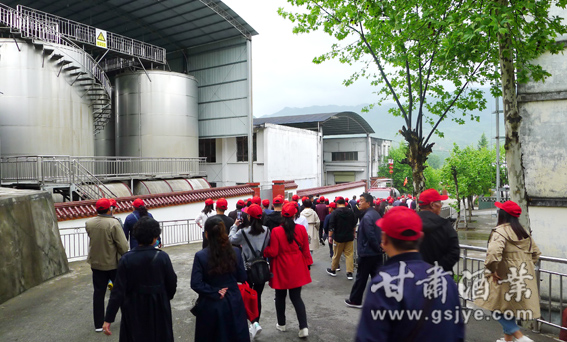 【2参观红川酒业厂容厂貌.jpg