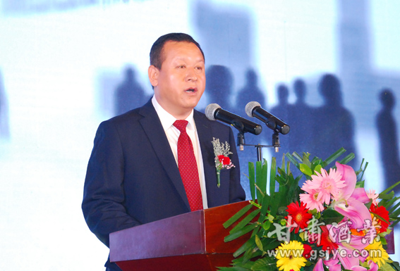 【1-甘肃省新世纪投资控股集团党委副书记、行政办公中心总经理高旭华致辞.jpg