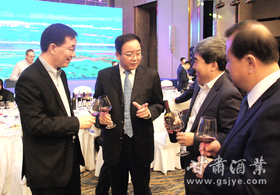 【5领导与专家、企业领导品鉴交流.jpg